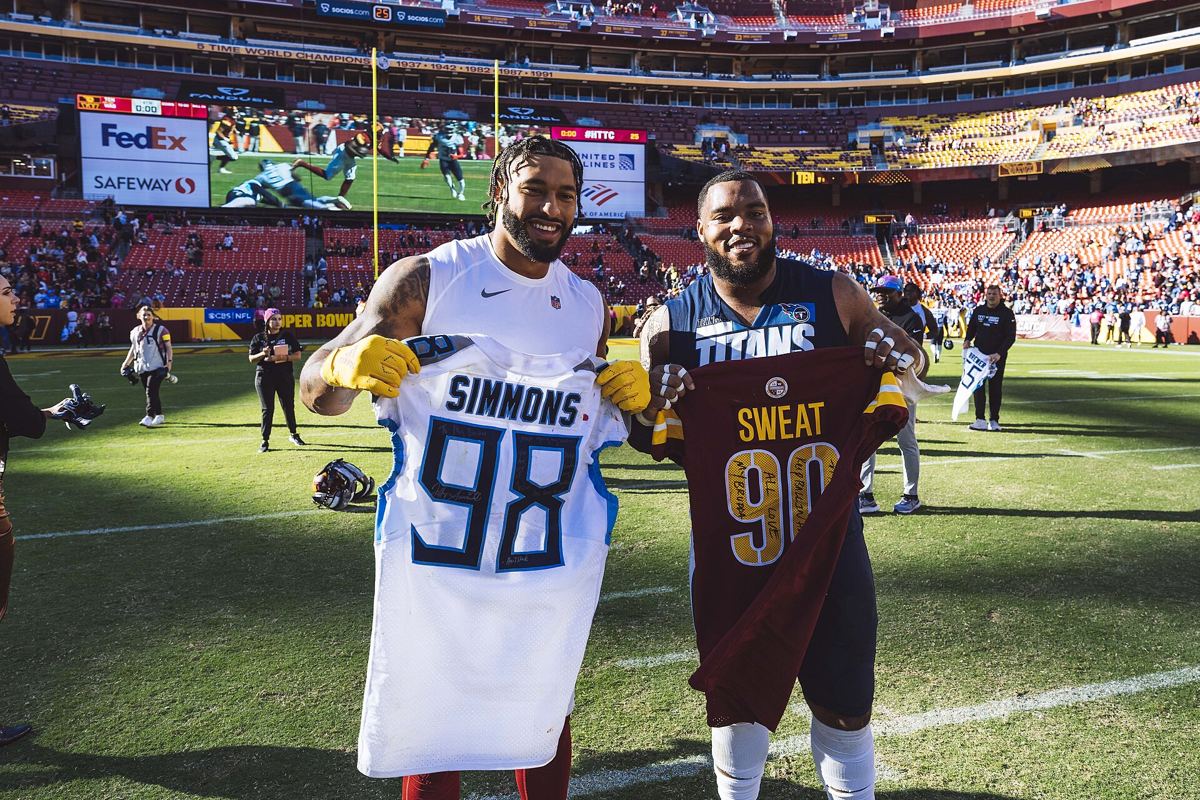 Jeffery Simmons lining up at defensive tackle in a Tennessee Titans uniform.